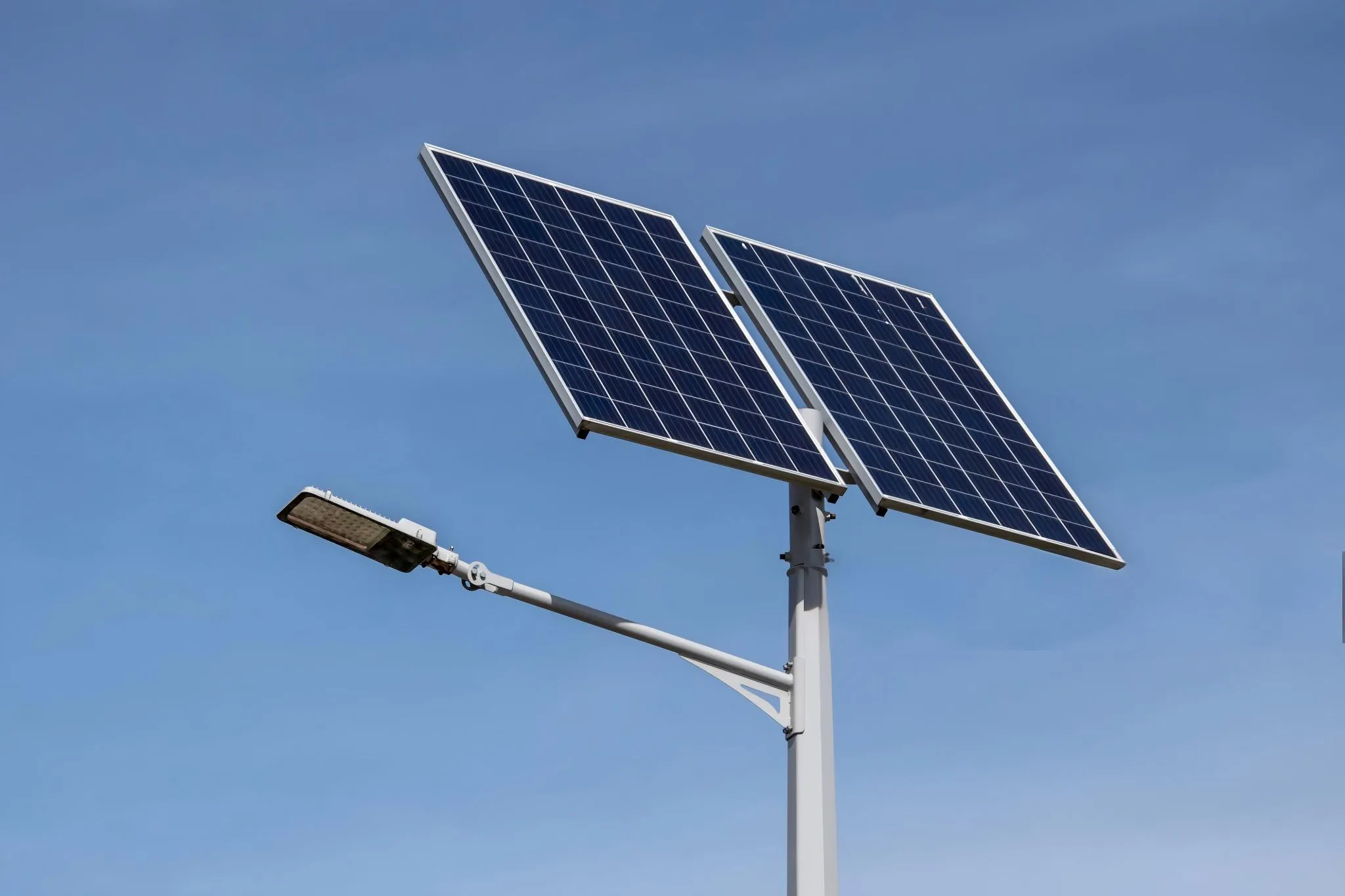 Dab tsi yog qhov zoo ntawm Split Solar Street Lights?